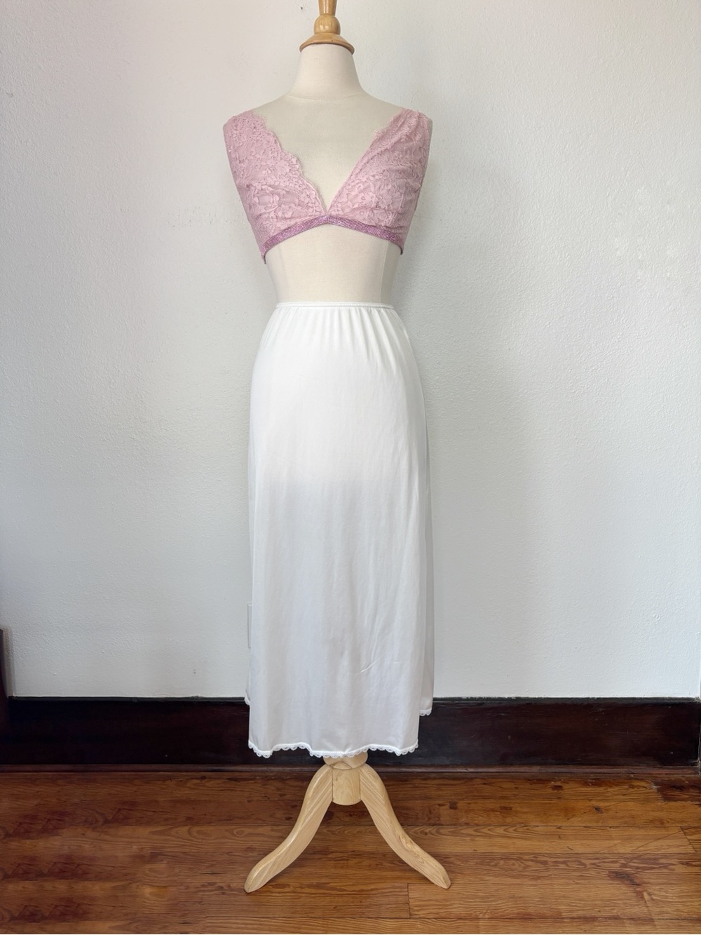 Vintage Warner’s Perfect Measure Solid White Scalloped Lace Slip Skirt